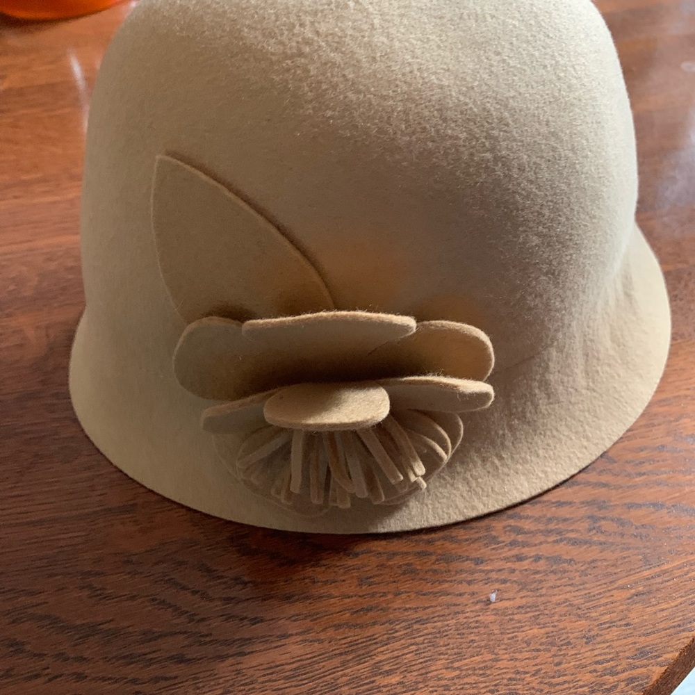 Kate Landry wool bucket hat. - Picture 2 of 4